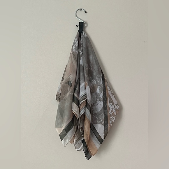 Women’s Simply Vera Wang Sheer Scarf / Wrap - Picture 2 of 12